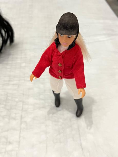 Čierny koník s jokejkou zn. teddies, 