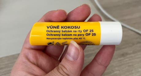 Dekoratívna kozmetika rôznych značiek, 