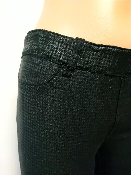 Dámske legínové džegíny s lesklým čiernym vzorom, xs