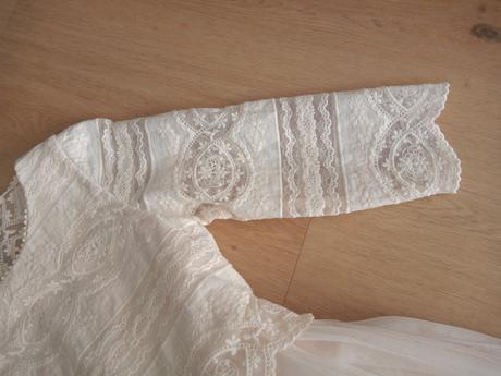 Smotanové šaty s krajkou, 128