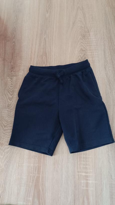 Tmavomodré sortky, 134