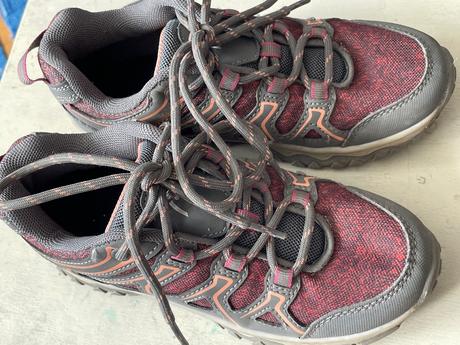 Parádne outdoorové tenisky head, 33