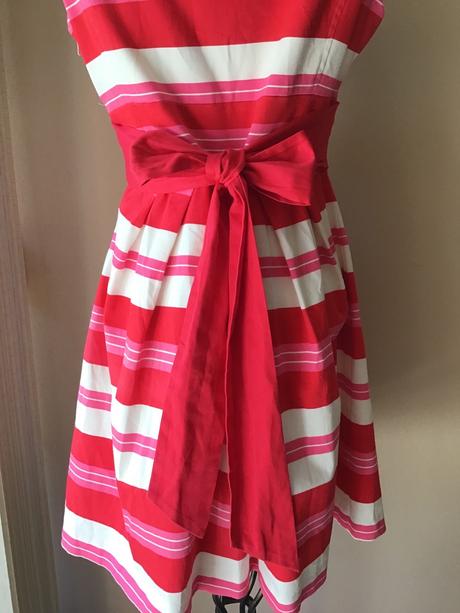 Krásne šaty, warehouse,40