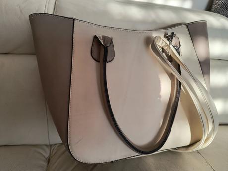 Krémová elegantná kabelka,