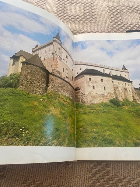 Slovenské hrady, zámky a kaštiele,