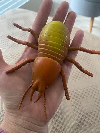 Veľký hmyz chrobák , mravec, dekorácia do záhrady,