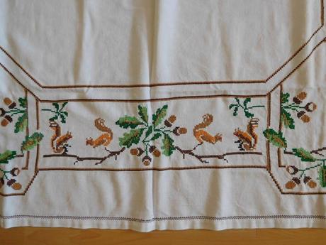 Obrus bavlnený-133 cm  x 163 cm  veveričky,, 