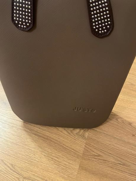 Justo kabelka, ju´sto