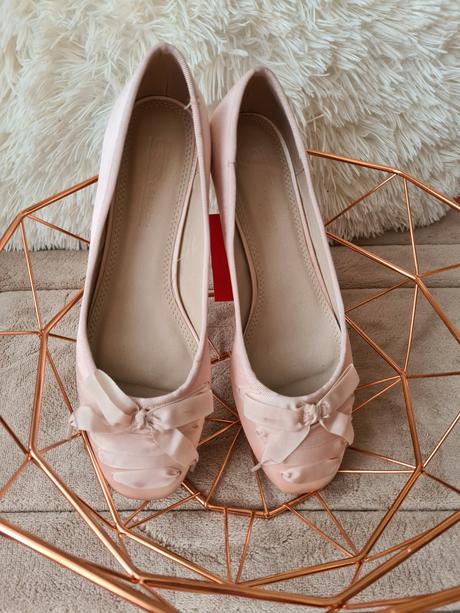 Ruzove balerinky, 36