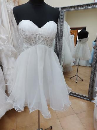 Krátke biele šaty - veľ. xs/s, s / xs