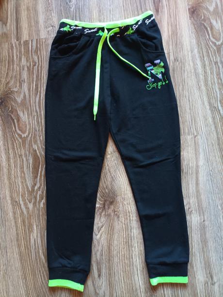 Dievčenské tepláky, 128