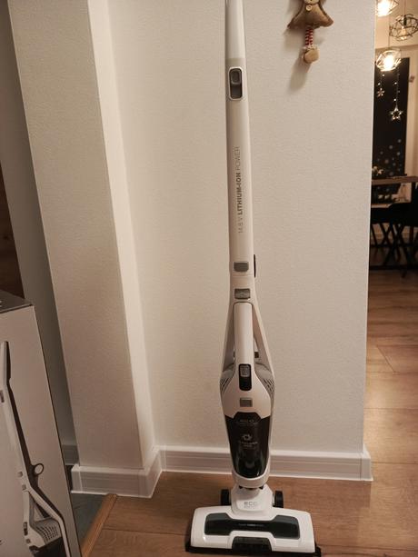 Tyčový vysávač ecg vt 4420, 