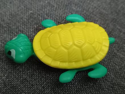 Kinder hračka k98 korytnačka, 