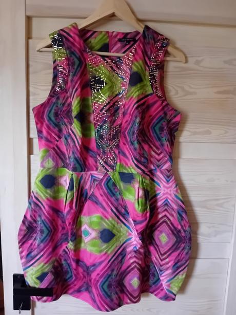 Extravagantne saty s vreckami, 40