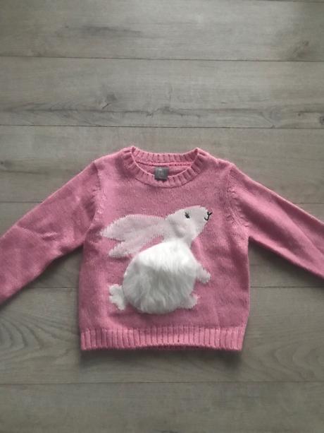 Krásny sveter so zajacom, 104