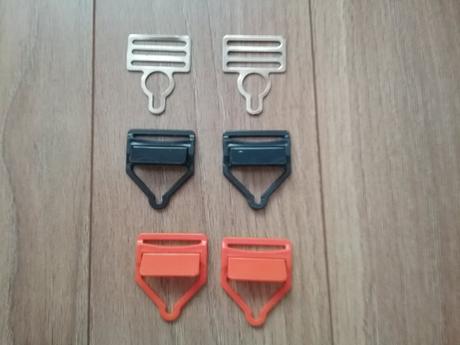 Spony na opasok,na traky,nášivky, 