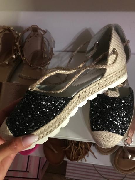 Béžovo čierne esperaldiky, 39