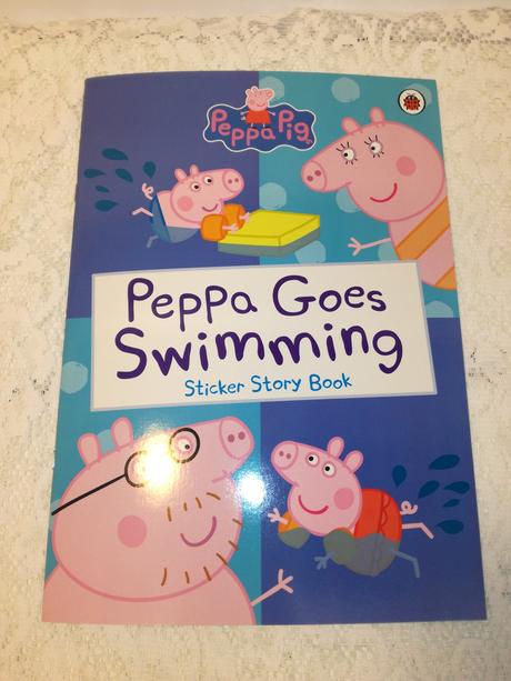 Peppa goes swimming sticker activity nau22, 
