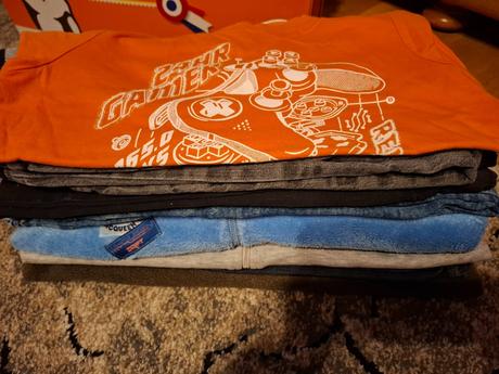 Balík oblečenia, 122–134