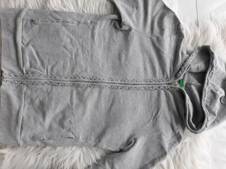 Benetton mikina s aplikaciou a volanikmi, benetton,152