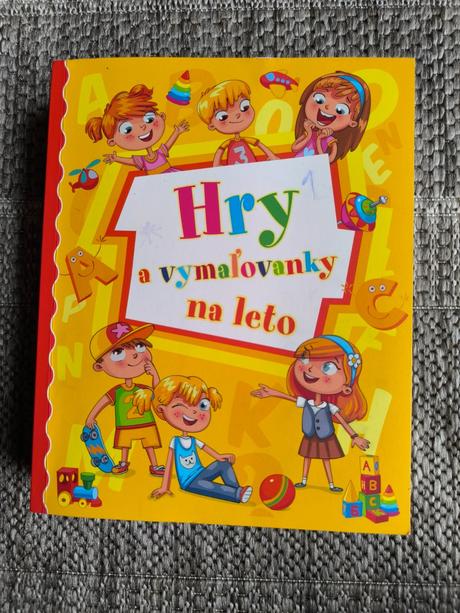 Kniha hier a vymaľovaniek,