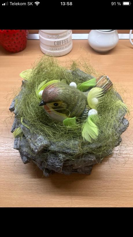 Dekorácia vtáčik v hniezde, 
