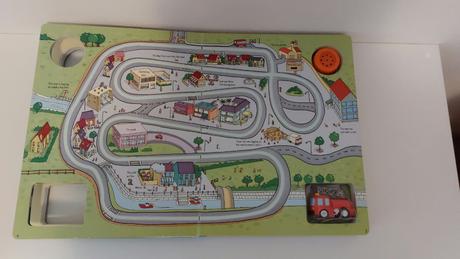 Kniha s autíčkom - noisy wind up fire engine,