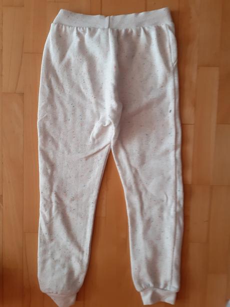 Pohodlné teplaky., 122