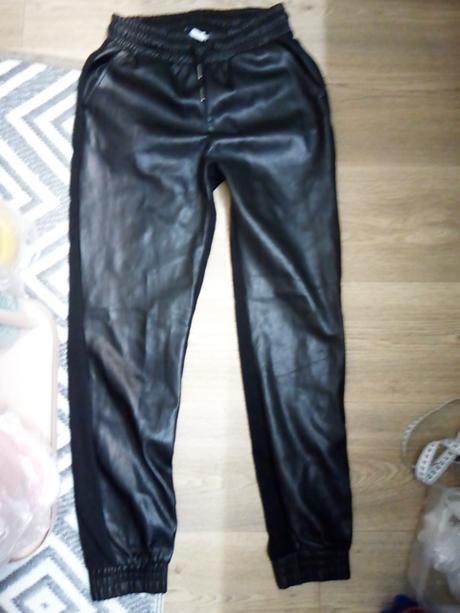 Vymakané kožené nohavice na gumu xs/m, s