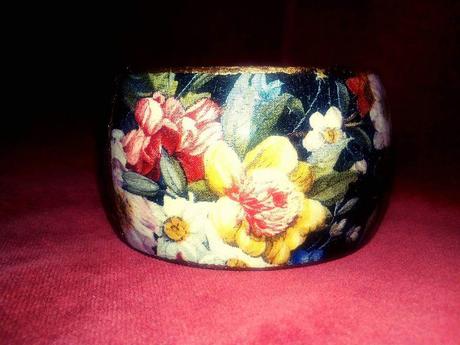 Drevený náramok kvetinkový, 