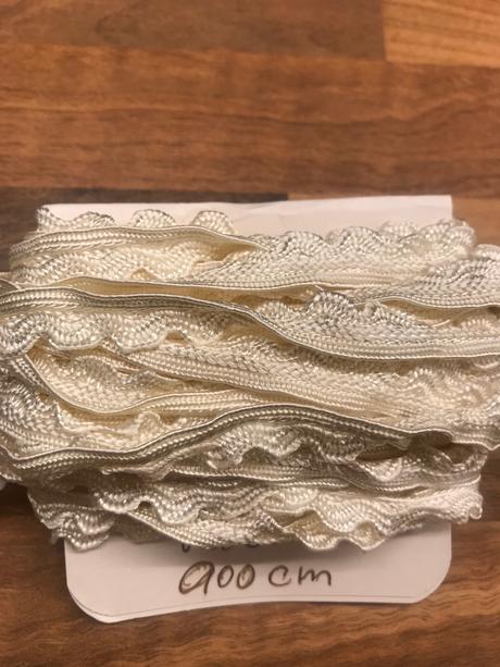 Slovenské čipky/ krajky ručne vyrábané,