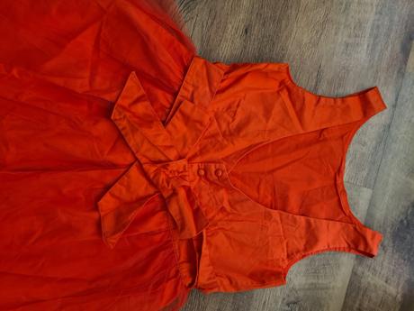 Krasne cervene saty, vertbaudet,146