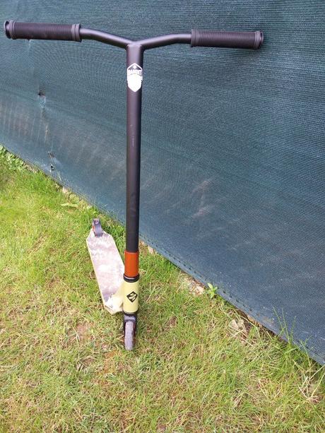 Kolobežka streetsurfing,