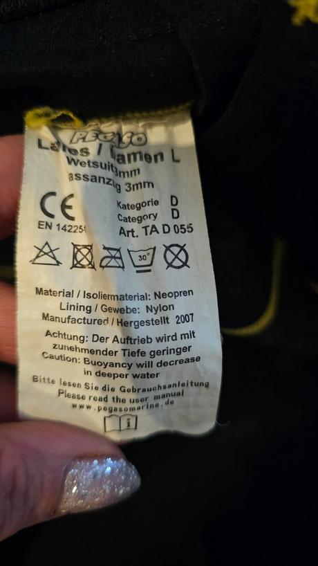 Neoprenovy oblek potapačsky alebo surfersky,