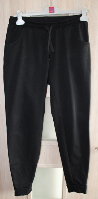 Čierne tepláky č. m, m