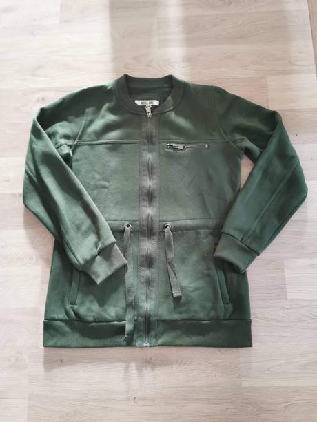 Mikina nenosena, gate,m