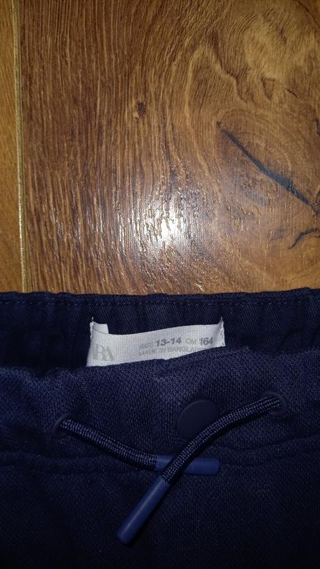 Tmavomodre kratasy, zara,164