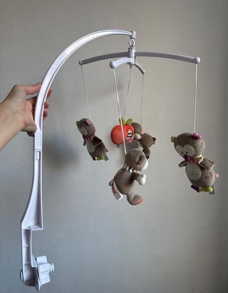 Krásny detsky kolotoč nad postieľku,