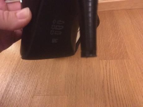 Celokožené čierne lodičky, 38