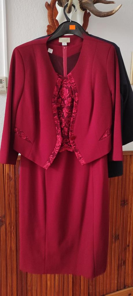 Šaty na slávnostnú príležitosť pre staršiu dámu, 46