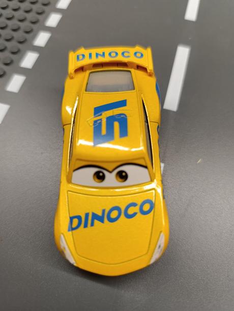 Autá cars,,cruz ramirez,, mcqueen, 