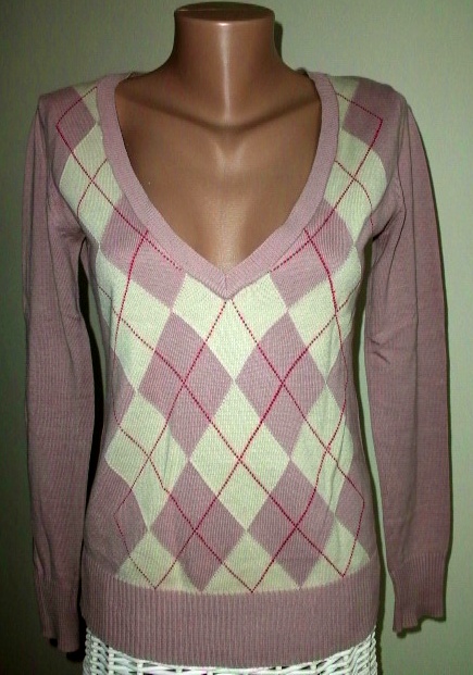 Trendy kosoštvorcový svetrík vo veľ. s-m, s