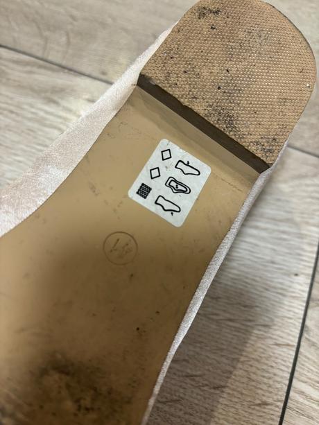 Telove semisove baleriny s ozdobnoj prackou, 41