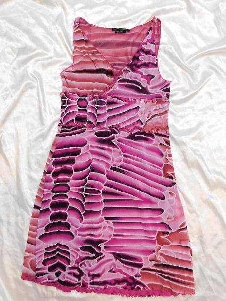 Luxusne pekne saty, xs