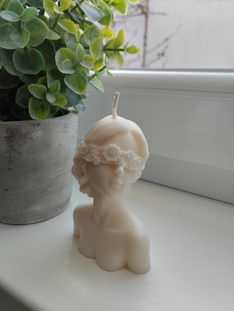 Biela sójová sviečka slepá žena,