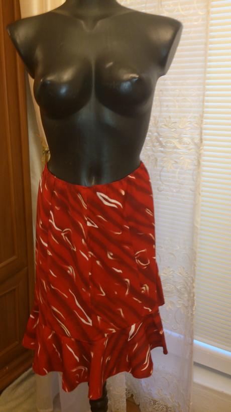 Pani červená sukna, veľkosť s, angie,s