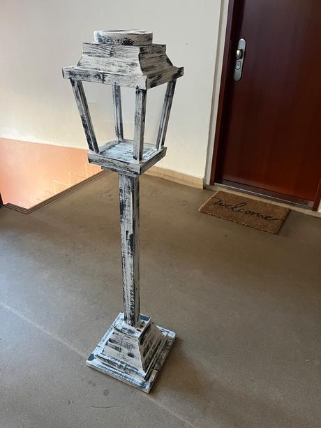 Drevená lampa,