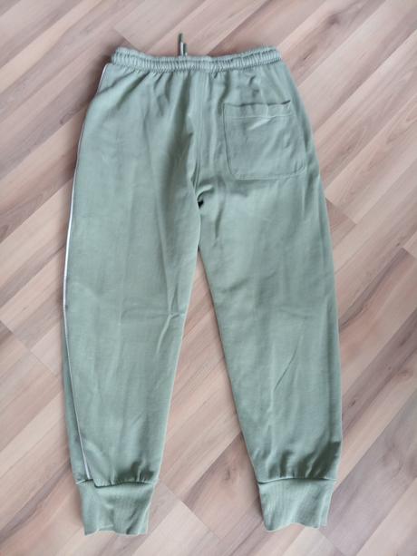 Hrubšie tepláky 164, reserved,164