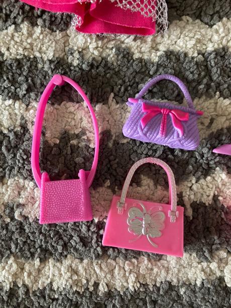 Šaty a doplnky pre barbie, 