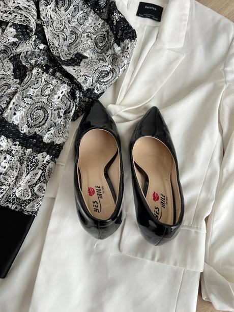 Čierne lodičky, 36